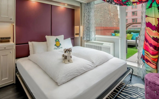 Staypineapple, An Artful Hotel, Midtown