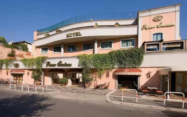 River Château Hotel