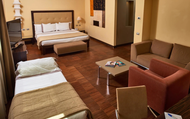 Cruise Hotel