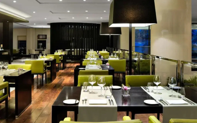Pullman Dubai Creek City Centre Hotel
