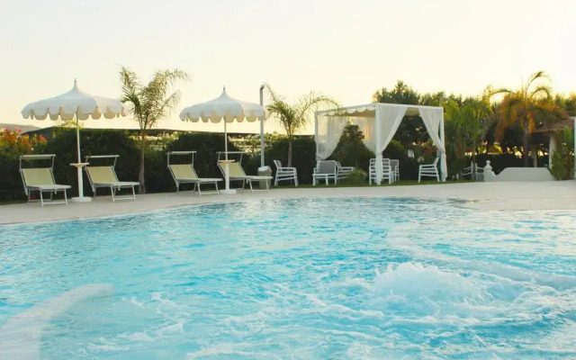 Blu Tropical Resort