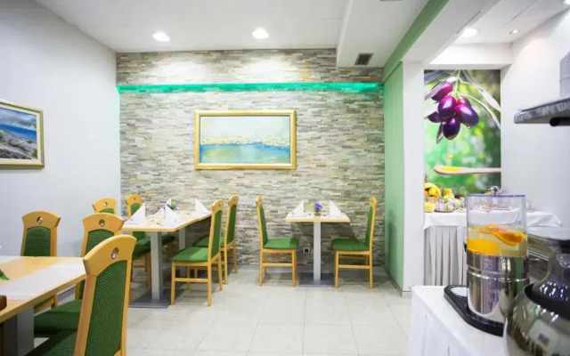 Hotel More