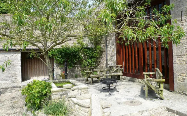 Kingston Country Courtyard