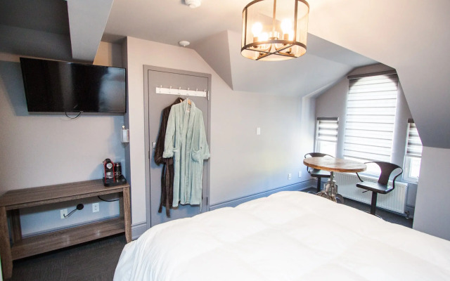 Wellesley Manor Revival Boutique Hotel, EST, 1916