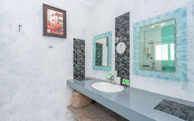 Kata Hill Sea View Hotel