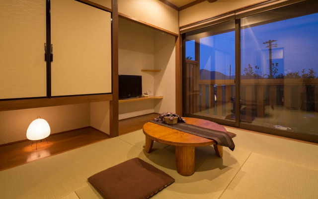 Ryokan pebble Takashima