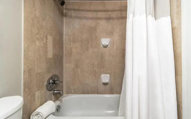 Atrium Hotel Vancouver