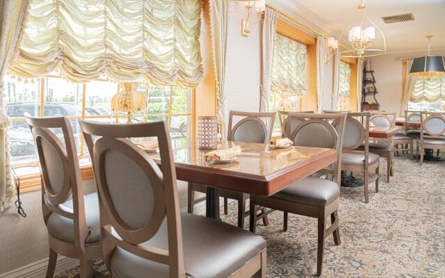 Fulton Steamboat Inn