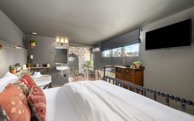The Frances Modern Inn