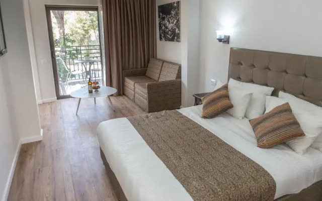 Kfar Giladi Hotel