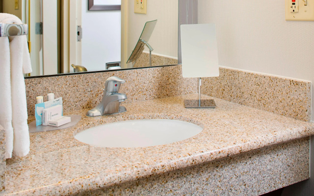 Courtyard by Marriott Richmond Airport
