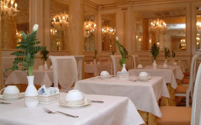 Hotel Belle Epoque