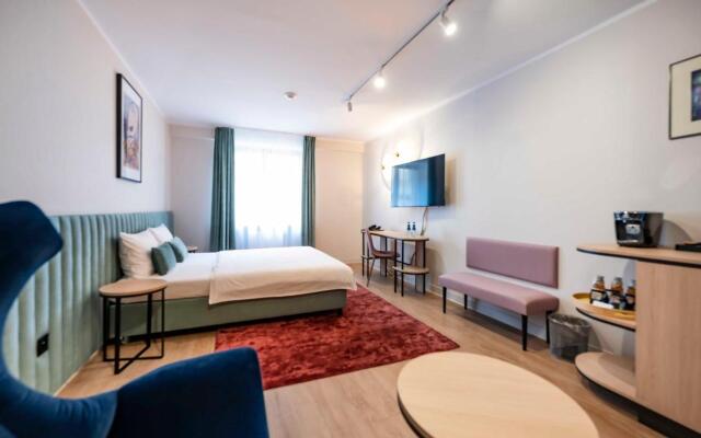 Hotel H12
