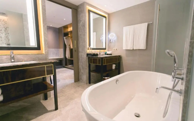 Centara Grand & Bangkok Convention Centre at CentralWorld