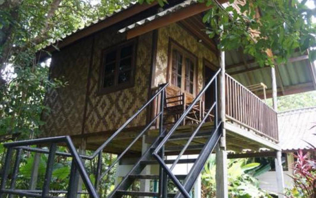 Khao Sok Jungle Huts Resort