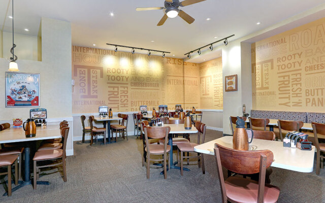 Wyndham Grand Fallsview Hotel