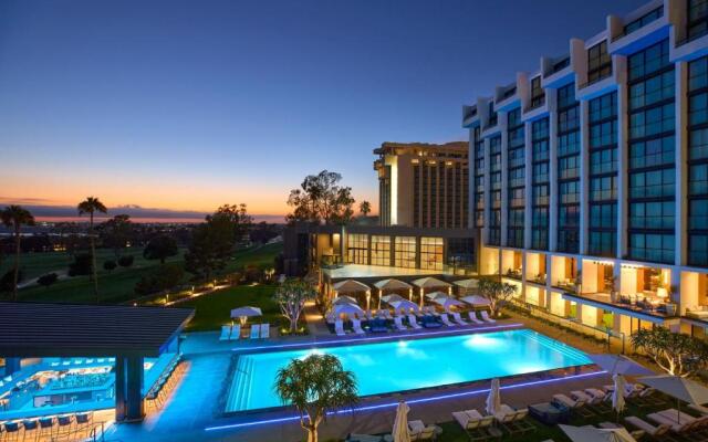 VEA Newport Beach, A Marriott Resort & Spa