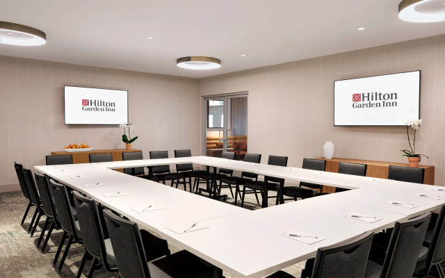 Hilton Garden Inn LAX Los Angeles Airport Hotel
