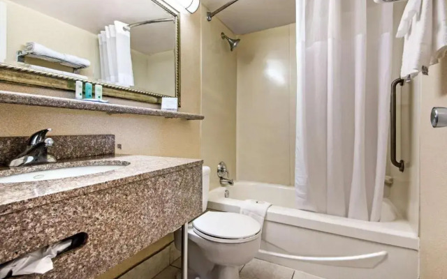Quality Inn & Suites - Toronto West