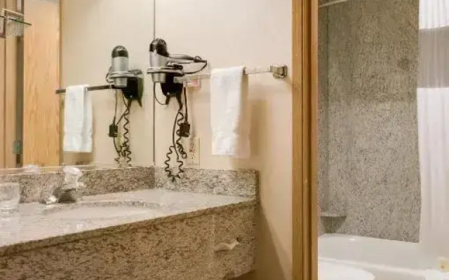 Promenade Inn & Suites Oceanfront
