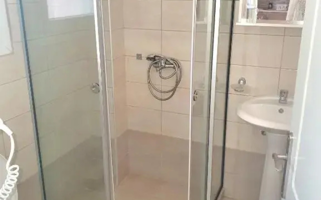 Bella De Lux Apts