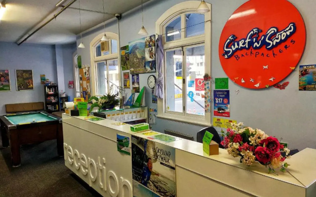 Surf 'N' Snow Backpackers - Hostel