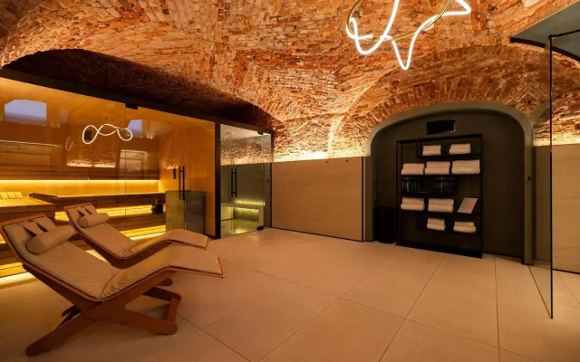 Hotel Verte, Warsaw, Autograph Collection
