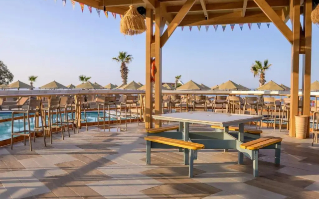 Отель Eri Beach