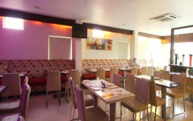 Hotel M Gachibowli by OYO Rooms