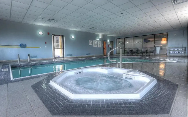 Holiday Inn Express & Suites Toronto Airport West by IHG
