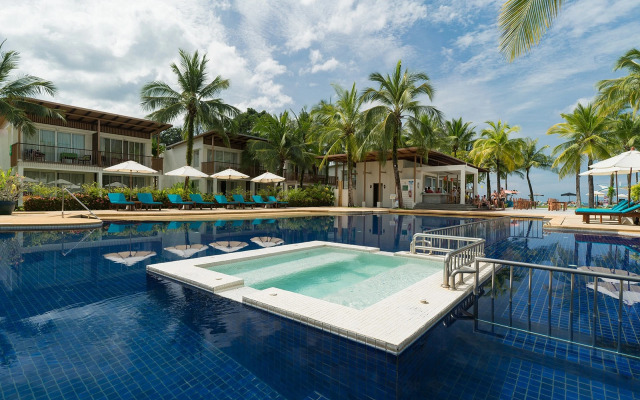 The Briza Beach Resort Khaolak