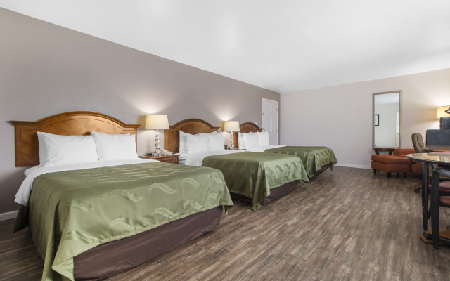 BaySide Inn & Suites Eureka