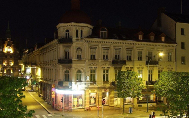 hotelImage