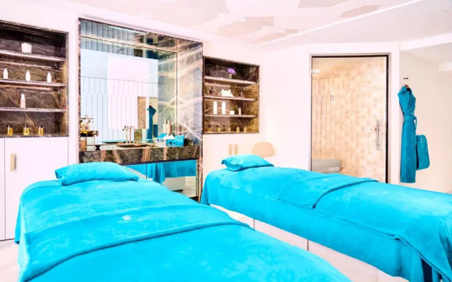 Carlton Cannes, a Regent Hotel