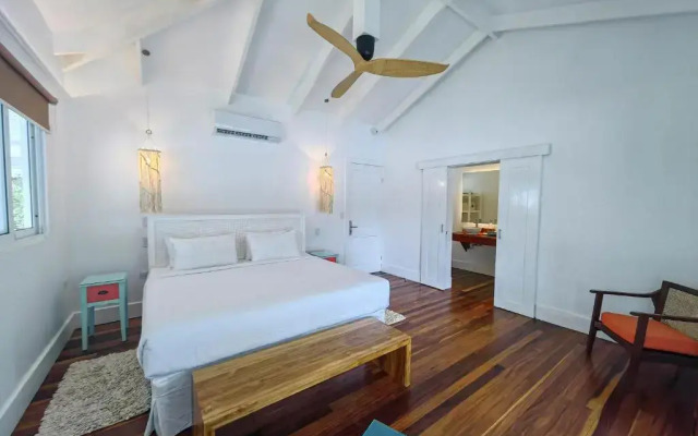 Tortuga Lodge