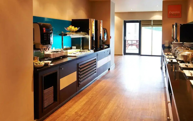 Holiday Inn Express Manchester Airport by IHG
