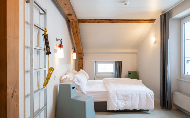 Peanut Mountain Lodge & Winstub
