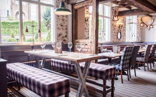 De Trafford Arms