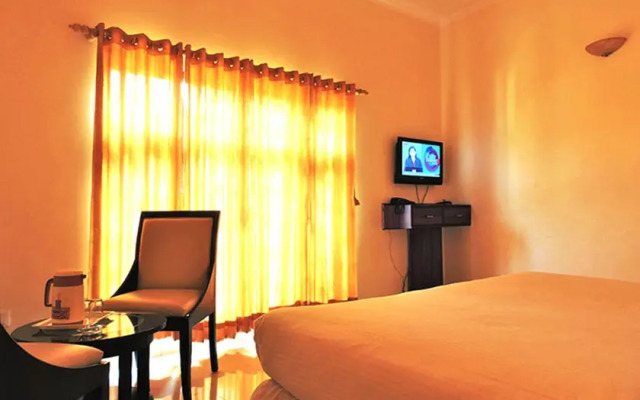 Hotel Traveller's Paradise Naukuchiatal [The Hill Skirt Resort]