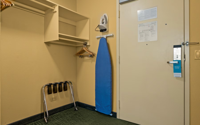 Airport Honolulu Hotel, Trademark Collection by Wyndham