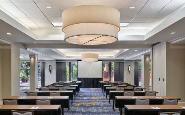 Downright Austin, A Renaissance Hotel