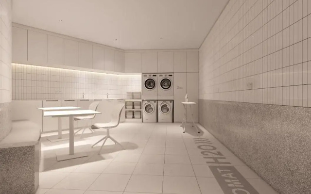 Zhengzhou East Railway Station Crossing Hotel