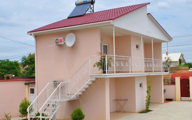 Гостиница Villa La Veranda в Поповке отзывы, цены и фото номеров - забронировать гостиницу Villa La Veranda онлайн Поповка вид на фасад