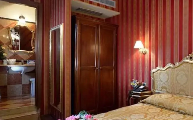Lux Hotel