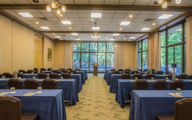 Williamsburg Woodlands Hotel & Suites, an official Colonial Williamsburg Hotel