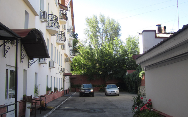 Radonezh, Gostinitsa, OOO