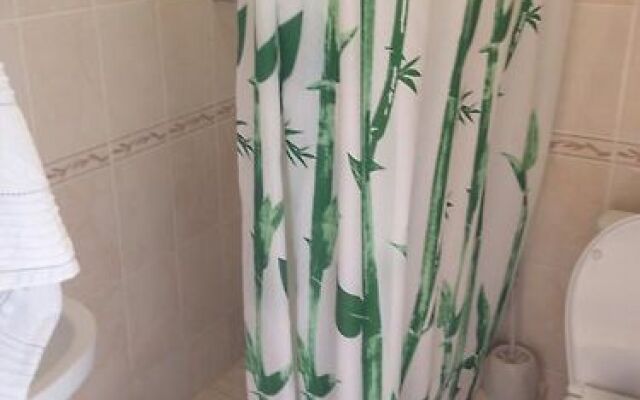 Guesthouse on Vzlyotnaya 14