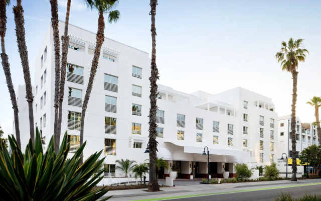 Sandbourne Santa Monica, Autograph Collection