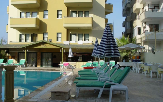 Gold Twins Beach Family