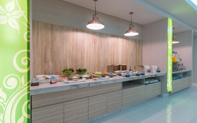 The Briza Beach Resort Khaolak